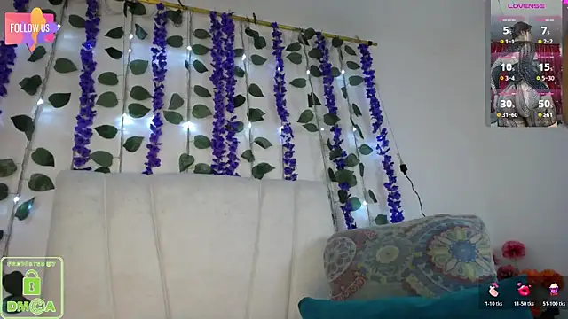 Mia Duque1999 online show from April 2026 09:39:33 PM