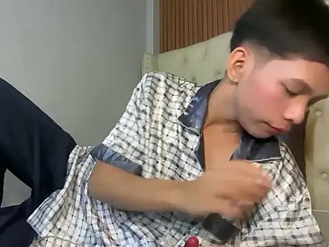 TheBoyAboveYou online show from April 2026 10:33:01 PM