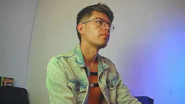 nicolatinboy online show from February 2026 09:08:01 PM