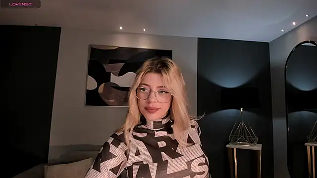 MadisonKane online show from November 2025 11:10:01 AM