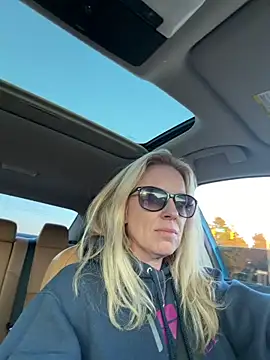 Snapshot of sinfulsara chatting on February 2026 10:39:01 PM sinfulsara online show from February 2026 10:39:01 PM