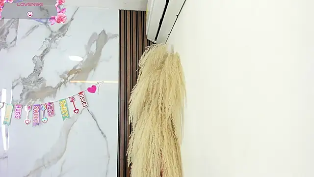 hilarythomsom online show from February 2026 12:56:02 PM