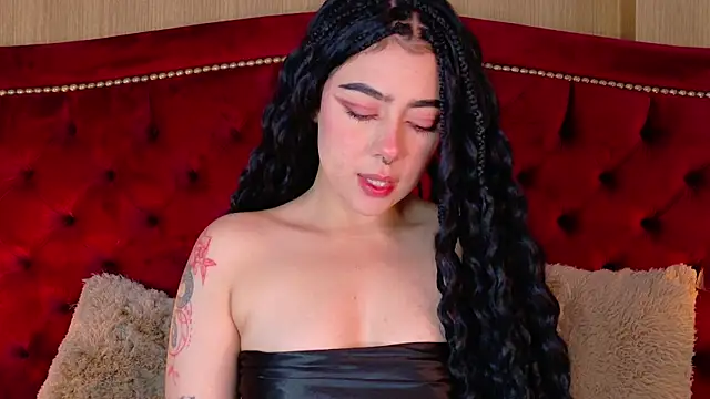 TaniaRedd  online show from December 2025 02:11:01 PM