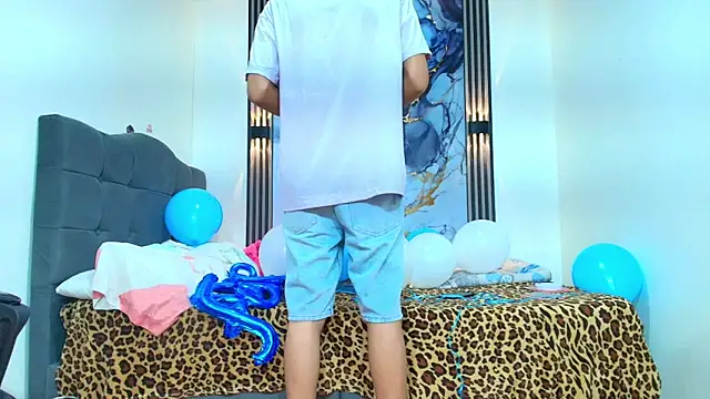 Valentina and sneider  online show from March 2026 09:01:02 PM