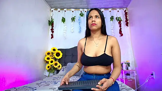 Snapshot of Valentina_and_sneider_ chatting on July 2026 12:35:02 AM Valentina and sneider online show from July 2026 12:35:02 AM