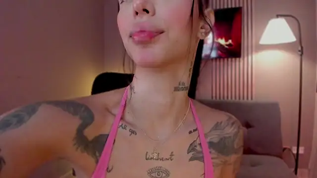 Snapshot of VegaLuxe chatting on January 2026 03:47:01 PM VegaLuxe online show from January 2026 03:47:01 PM