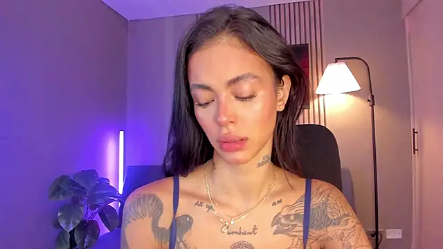 Snapshot of VegaLuxe chatting on February 2026 01:42:01 PM VegaLuxe online show from February 2026 01:42:01 PM