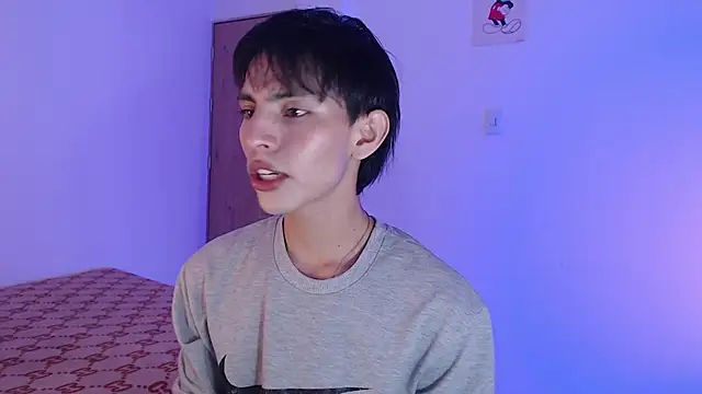 Snapshot of andrew_courtzz chatting on April 2026 05:48:01 PM andrew courtzz online show from April 2026 05:48:01 PM
