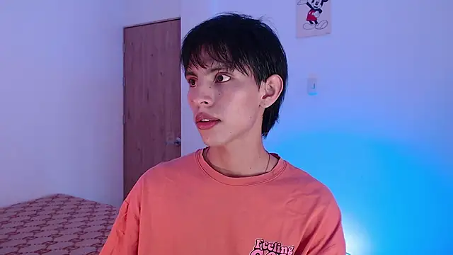 Snapshot of andrew_courtzz chatting on May 2026 05:43:02 PM andrew courtzz online show from May 2026 05:43:02 PM
