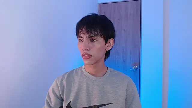 Snapshot of andrew_courtzz chatting on May 2026 06:37:01 PM andrew courtzz online show from May 2026 06:37:01 PM