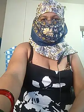 Snapshot of Preeti345 chatting on June 2026 01:29:01 AM Preeti345 online show from June 2026 01:29:01 AM