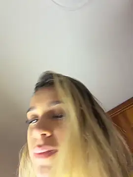 Snapshot of Sophie-velvet chatting on June 2026 04:19:02 PM Sophie-velvet online show from June 2026 04:19:02 PM