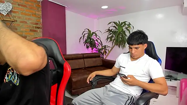 HotThreesoome online show from February 2026 12:32:01 PM