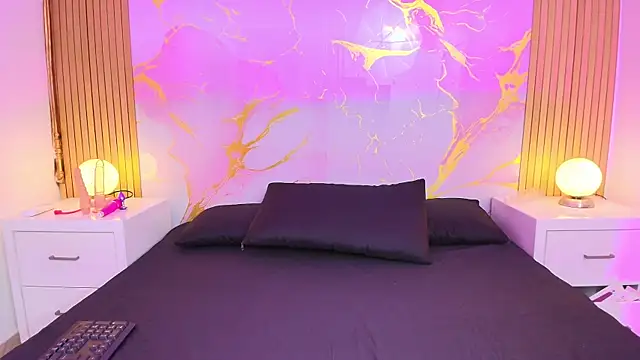 Snapshot of AprillRoss chatting on January 2026 11:27:02 AM AprillRoss online show from January 2026 11:27:02 AM