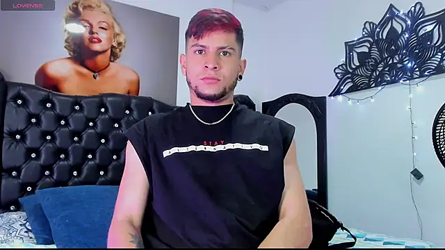 vaalentiino online show from December 2025 05:42:02 PM