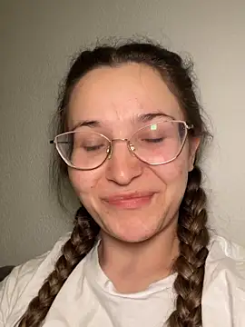 Lina Sinerz online show from March 2026 03:49:02 PM