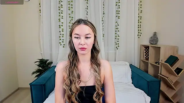 LunaCurly  online show from December 2025 11:49:02 AM