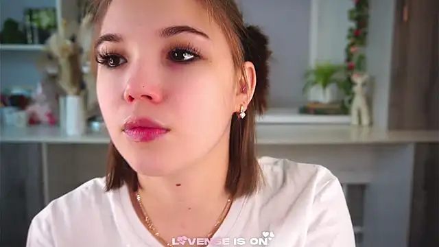 Snapshot of SolBurri chatting on December 2025 01:13:02 AM SolBurri online show from December 2025 01:13:02 AM