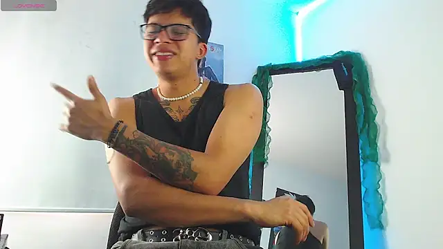 DerekMoon online show from January 2026 07:06:02 PM