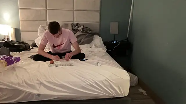 Snapshot of cosmiccloudpig chatting on February 2026 07:57:01 AM cosmiccloudpig online show from February 2026 07:57:01 AM