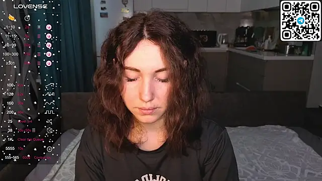 Snapshot of Alena_MellS chatting on December 2025 09:02:01 AM Alena MellS online show from December 2025 09:02:01 AM