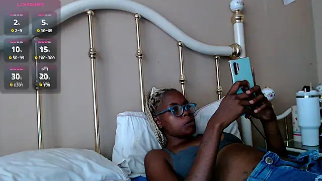 Snapshot of xSATIVAx chatting on January 2026 02:32:01 PM xSATIVAx online show from January 2026 02:32:01 PM