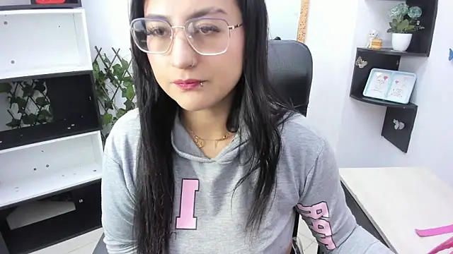 Snapshot of sophi_hardd_ chatting on February 2026 03:07:01 PM sophi hardd online show from February 2026 03:07:01 PM