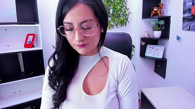 Snapshot of sophi_hardd_ chatting on February 2026 04:19:01 PM sophi hardd online show from February 2026 04:19:01 PM