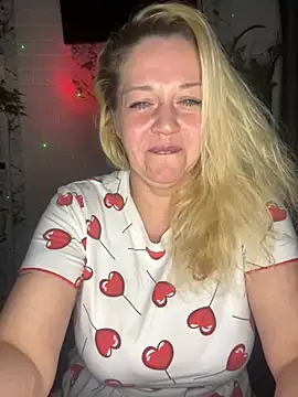 JenniferCarmen online show from April 2026 07:58:02 PM