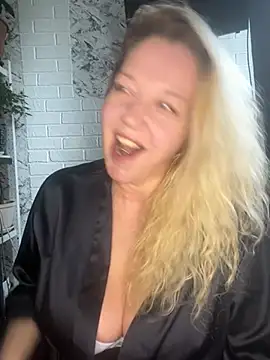 Snapshot of JenniferCarmen chatting on May 2026 06:32:03 AM JenniferCarmen online show from May 2026 06:32:03 AM