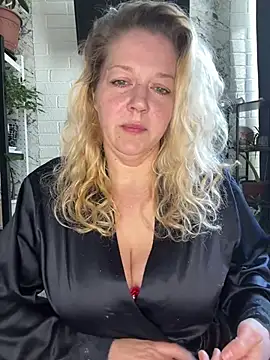 Snapshot of JenniferCarmen chatting on June 2026 01:45:01 AM JenniferCarmen online show from June 2026 01:45:01 AM