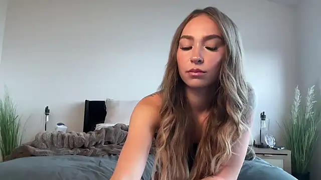 KiraSkys online show from June 2026 11:17:02 PM