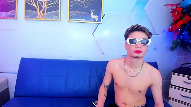 Alex jeins at online show from December 2025 04:08:01 AM