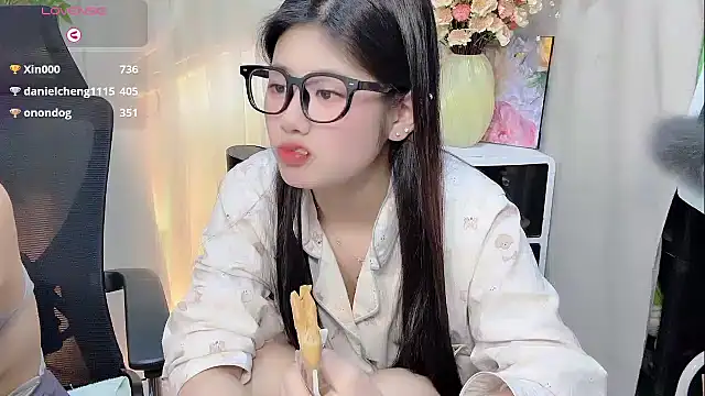 Yvonne-07 online show from December 2025 01:54:01 AM