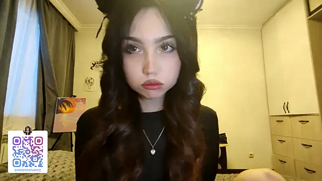 Qwami Amie online show from December 2025 05:38:02 AM