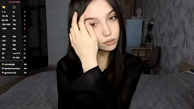 Qwami Amie online show from May 2026 06:54:02 AM