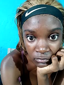 Snapshot of PetiteDoll_06 chatting on December 2025 07:09:01 PM PetiteDoll 06 online show from December 2025 07:09:01 PM