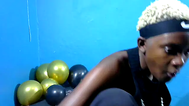 Snapshot of PetiteDoll_06 chatting on January 2026 05:05:02 PM PetiteDoll 06 online show from January 2026 05:05:02 PM