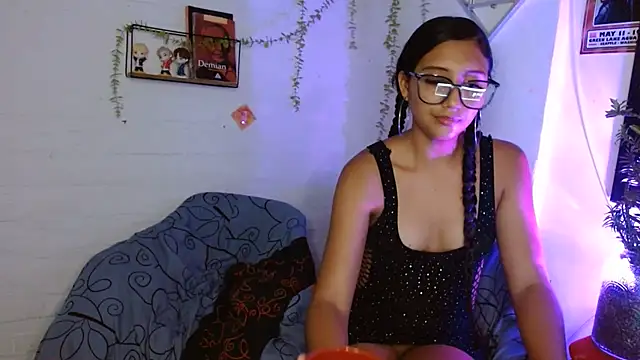 Snapshot of SweetEmxxx chatting on June 2026 01:14:02 AM SweetEmxxx online show from June 2026 01:14:02 AM