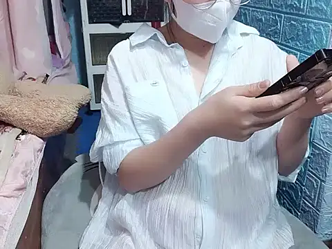 Snapshot of Yumi69 chatting on December 2025 04:12:02 PM Yumi69 online show from December 2025 04:12:02 PM