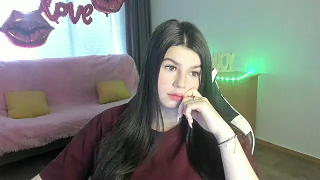 Snapshot of KisaModel chatting on April 2026 01:18:01 AM KisaModel online show from April 2026 01:18:01 AM