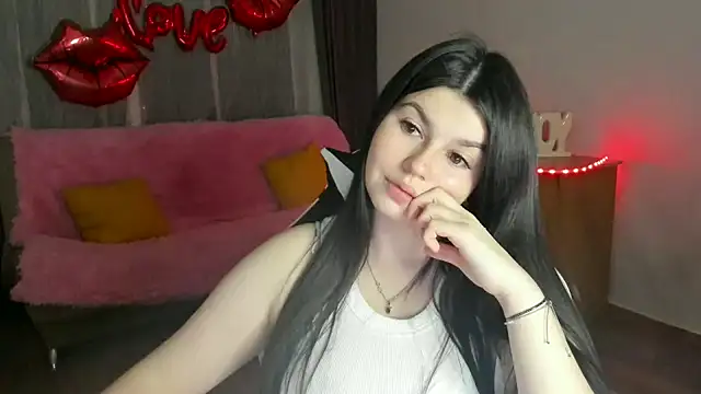 Snapshot of KisaModel chatting on May 2026 03:51:02 PM KisaModel online show from May 2026 03:51:02 PM