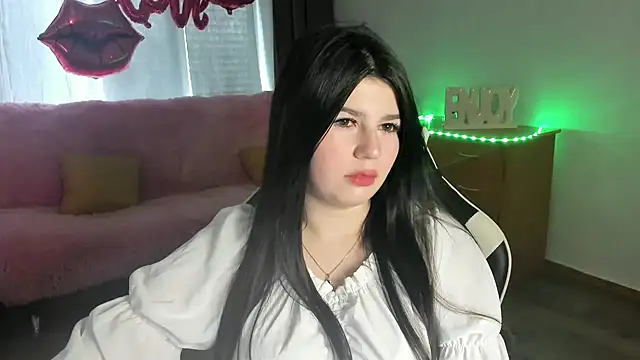 Snapshot of KisaModel chatting on May 2026 01:11:02 AM KisaModel online show from May 2026 01:11:02 AM
