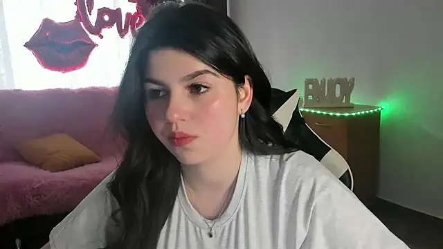 Snapshot of KisaModel chatting on May 2026 01:03:01 AM KisaModel online show from May 2026 01:03:01 AM