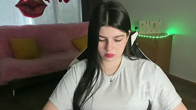 Snapshot of KisaModel chatting on May 2026 01:22:02 AM KisaModel online show from May 2026 01:22:02 AM