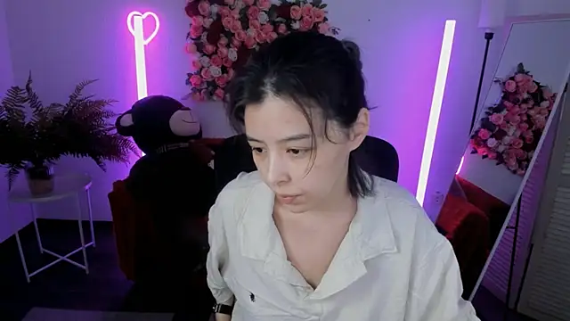 Snapshot of SirenMystiq chatting on June 2026 09:32:01 AM SirenMystiq online show from June 2026 09:32:01 AM