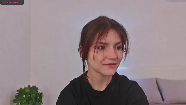 NyraVesperis online show from April 2026 06:14:02 AM