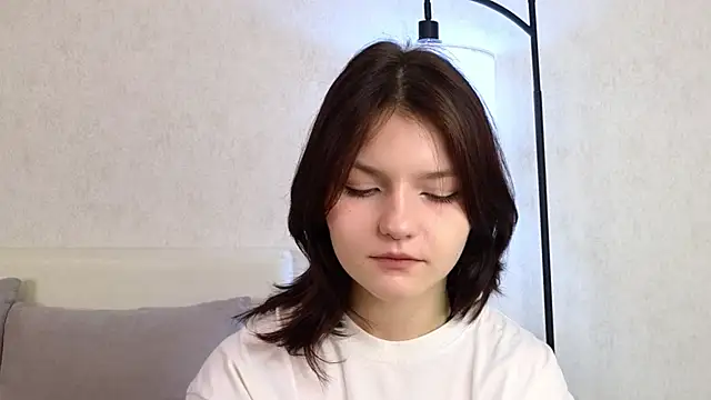 NyraVesperis online show from May 2026 05:35:02 AM