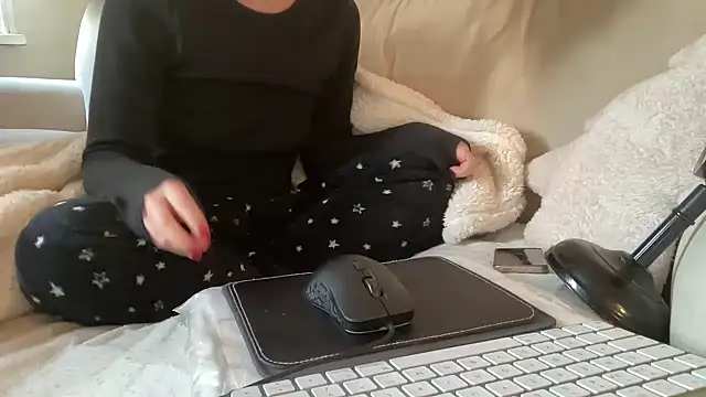 Snapshot of ijustturned18today chatting on December 2025 02:35:01 PM ijustturned18today online show from December 2025 02:35:01 PM