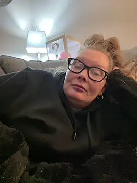 kissmyarch online show from December 2025 12:29:01 AM